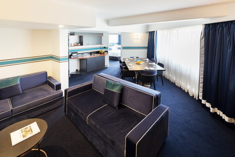 Ramada By Wyndham Diplomat Canberra - Geraldton Accommodation 2