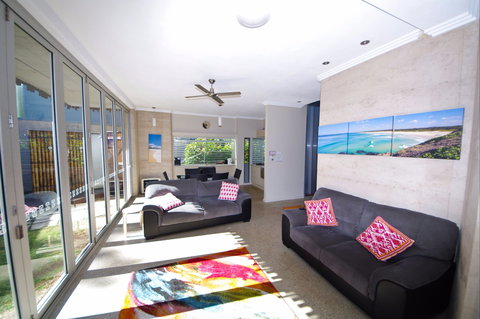 Sun Worship Crescent Head Eco Villas - Geraldton Accommodation 2