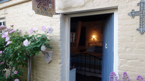 The Globe Inn - Geraldton Accommodation 2