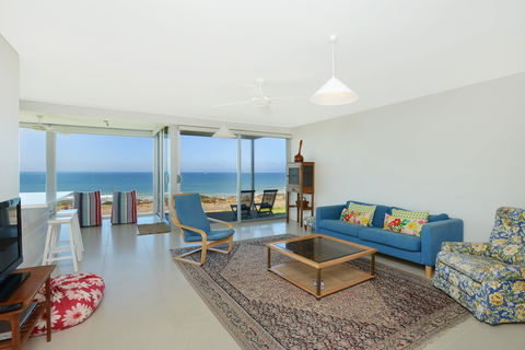 Chiton On The Rocks - Breathtaking Panoramic Coastal Views - Geraldton Accommodation 2