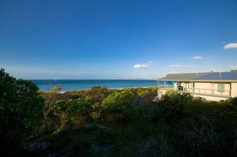 Island Beach Lodge - Geraldton Accommodation 2