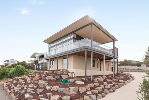Neighbour Avenue - Geraldton Accommodation 0