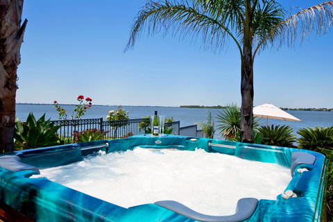 Waterfront Holiday Houses - Geraldton Accommodation 1