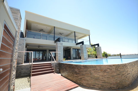 Waterfront Holiday Houses - Geraldton Accommodation 2