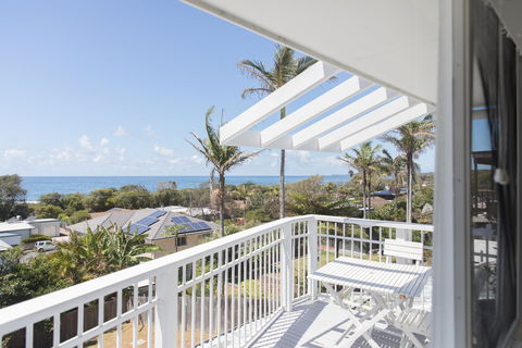 White Beach Cottage - The Perfect Beach Getaway - Geraldton Accommodation 1