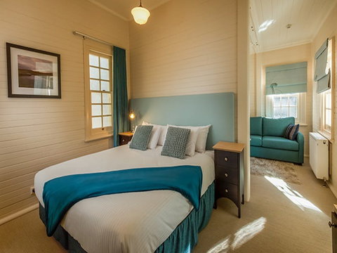 Yarrangobilly Caves House: Guest Rooms - Geraldton Accommodation 1