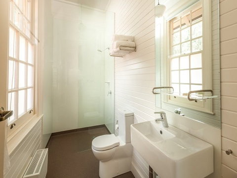 Yarrangobilly Caves House: Guest Rooms - Geraldton Accommodation 2