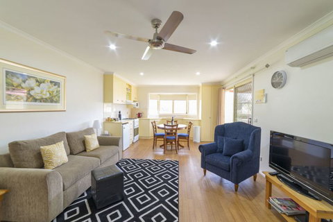 Tokemata Retreat - Geraldton Accommodation 0