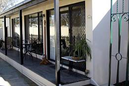 Courtside Cottage Bed And Breakfast - Geraldton Accommodation 0