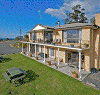 Bichenos Ocean View Retreat - Geraldton Accommodation