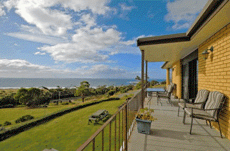 Bichenos Ocean View Retreat - Geraldton Accommodation 2