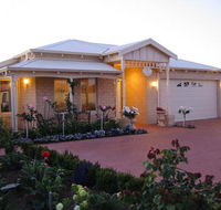 Sussex on Willis Cove Bed and Breakfast - Geraldton Accommodation