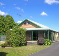 Black Dolphin Seaside Cottage - Geraldton Accommodation