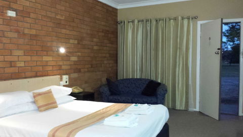 AA Hilldrop Motor Inn - Geraldton Accommodation 0
