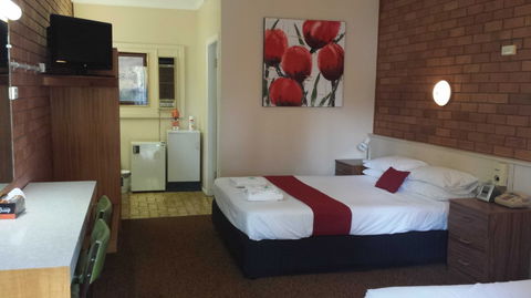 AA Hilldrop Motor Inn - Geraldton Accommodation 3