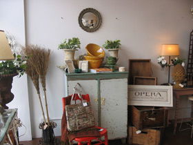 SavvyShopTours - Geraldton Accommodation 0