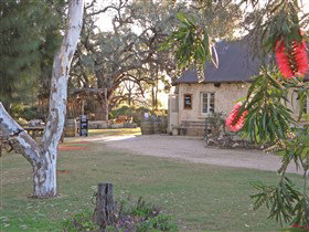 Overland Corner Hotel - Geraldton Accommodation 1