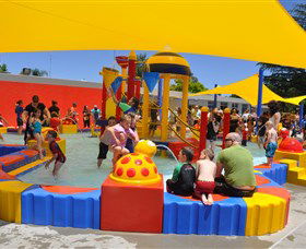 Holland Park Swimming Pool - Geraldton Accommodation 0