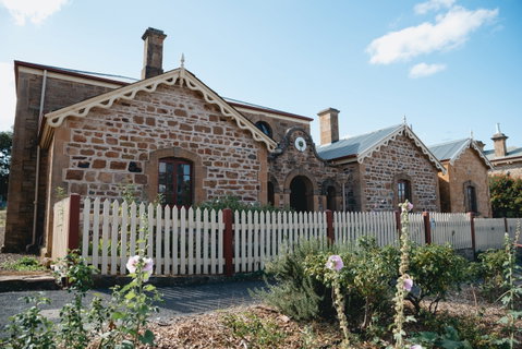 Auburn - Geraldton Accommodation 1