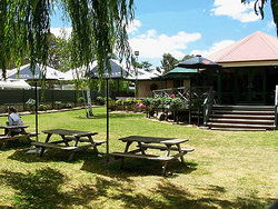 Oakbank Hotel - Geraldton Accommodation 3