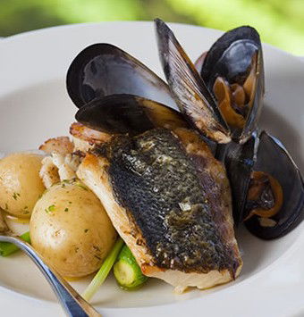 Chris's Beacon Point Restaurant - Geraldton Accommodation 3