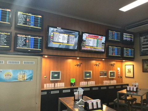 Sails Sports Bar - Geraldton Accommodation 4