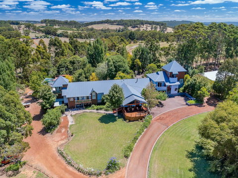 Chimes Spa Retreat - Geraldton Accommodation 0