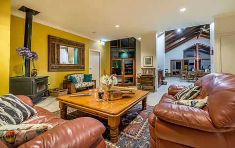 Chimes Spa Retreat - Geraldton Accommodation 4