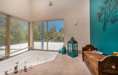 Chimes Spa Retreat - Geraldton Accommodation 5