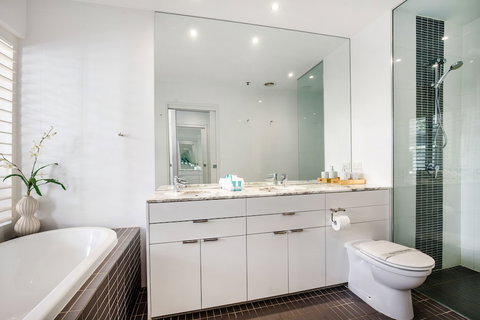 Ultra Broadbeach - Geraldton Accommodation 4