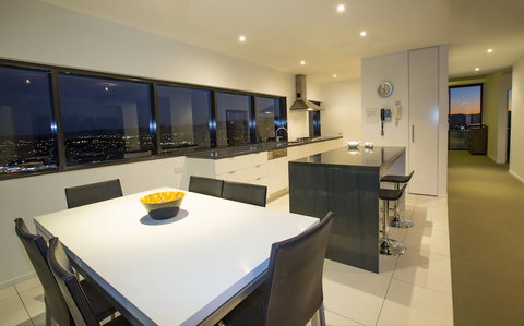 Ultra Broadbeach - Geraldton Accommodation 5