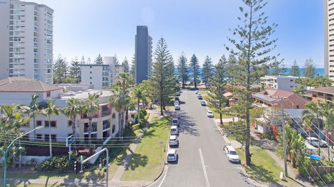 Burleigh On The Beach Holiday Apartments - Geraldton Accommodation 0