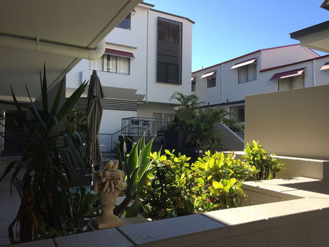 Coolum Beach Resort - Geraldton Accommodation 2