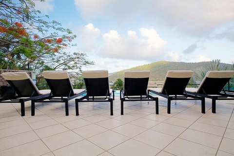 At Waterfront Whitsunday Retreat - Geraldton Accommodation 3