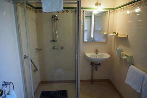 McLaren Hotel - Geraldton Accommodation 7