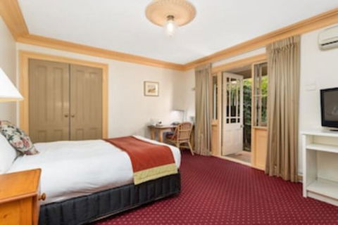 McLaren Hotel - Geraldton Accommodation 0