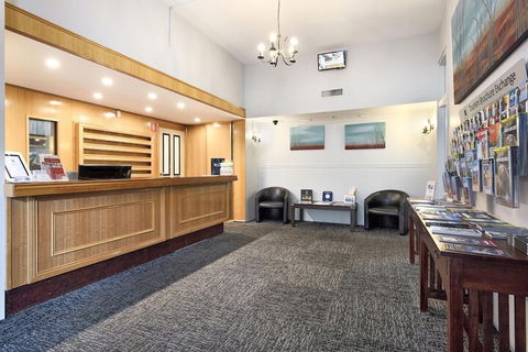 Commodore Regent - Geraldton Accommodation 5