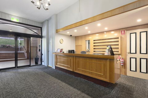 Commodore Regent - Geraldton Accommodation 4