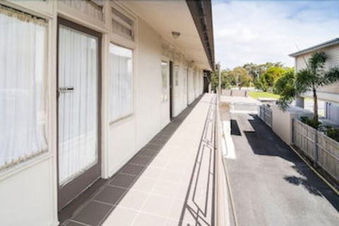 Golden Shores Airport Motel - Geraldton Accommodation 1