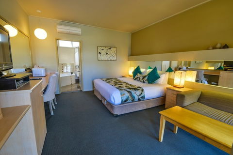 Comfort Inn & Suites Lakes Entrance - Geraldton Accommodation 6