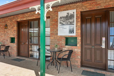 The Settlement Historic Hotel - Geraldton Accommodation 2