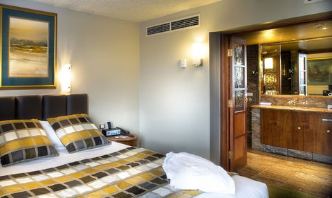 Country Club Tasmania - Geraldton Accommodation 6