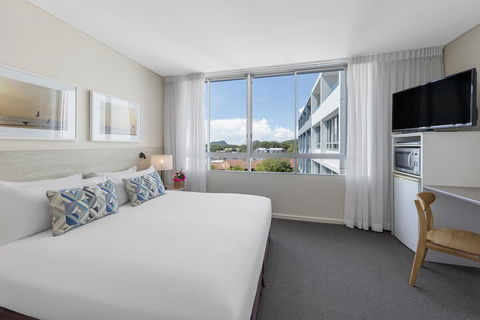 Oaks Nelson Bay Lure Suites - Geraldton Accommodation 7