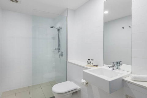 Oaks Nelson Bay Lure Suites - Geraldton Accommodation 5