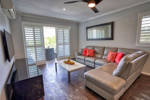 Coolum At The Beach - Geraldton Accommodation 3