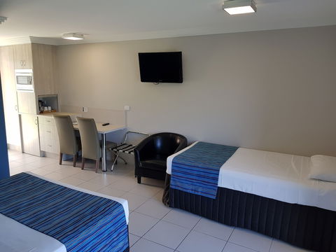 Cardwell Beachcomber Motel And Tourist Park - Geraldton Accommodation 5