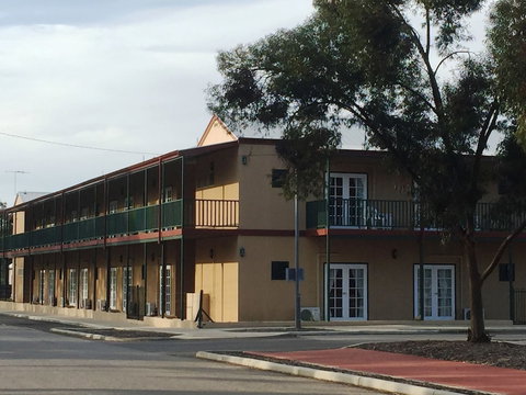 The Nosh & Nod - Howick Street - Geraldton Accommodation 1