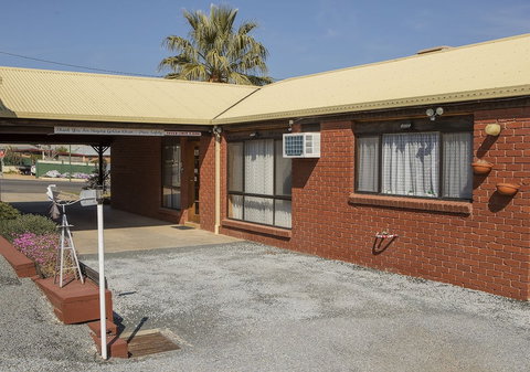 Country Roads Motor Inn Narrandera - Geraldton Accommodation 2
