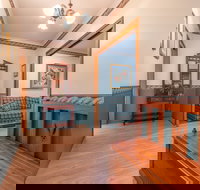 Birds 'n' Bloom Cottages