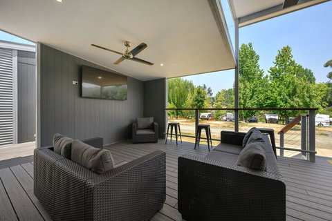 Bright Riverside Holiday Park - Geraldton Accommodation 5